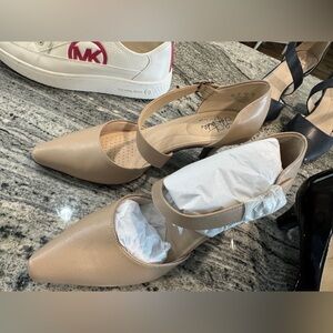 Life Stride Elegant Tan Women's Heels